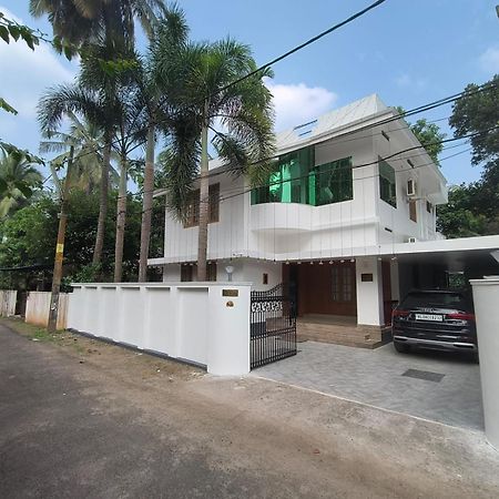 White House Villa Thrissur Bagian luar foto