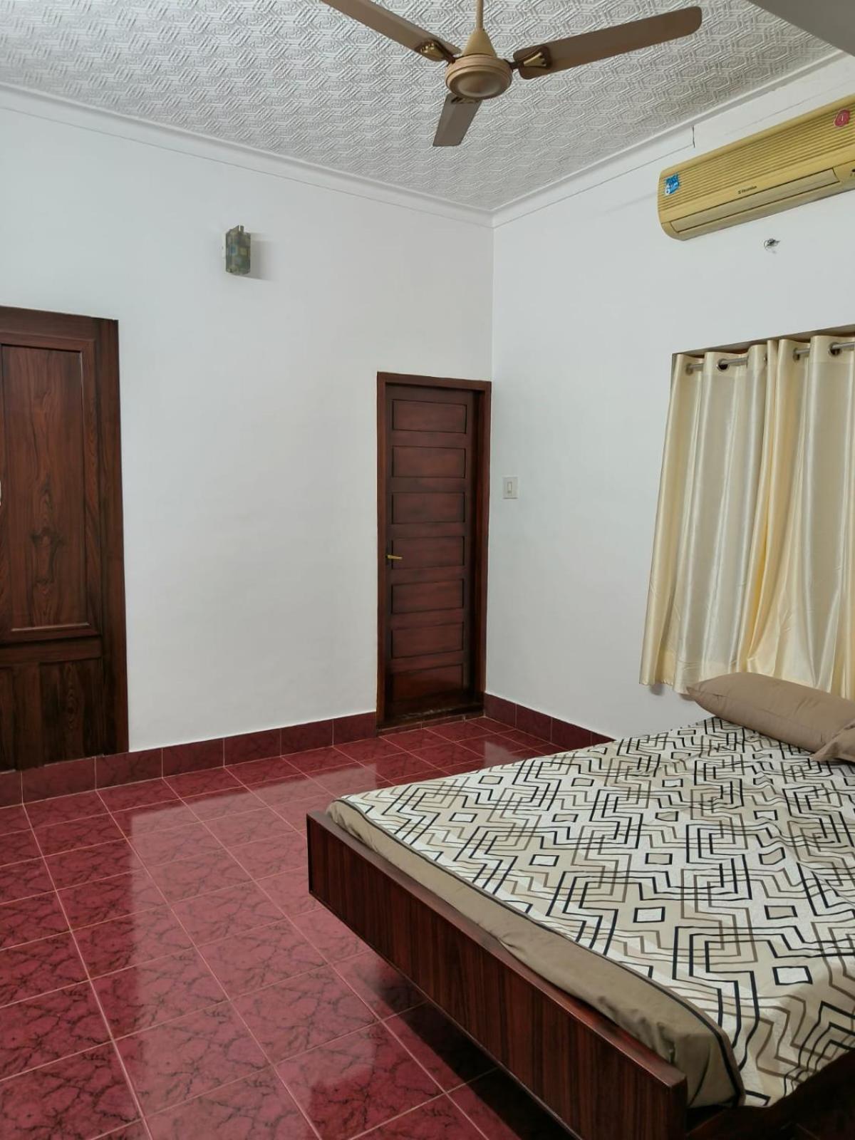 White House Villa Thrissur Bagian luar foto