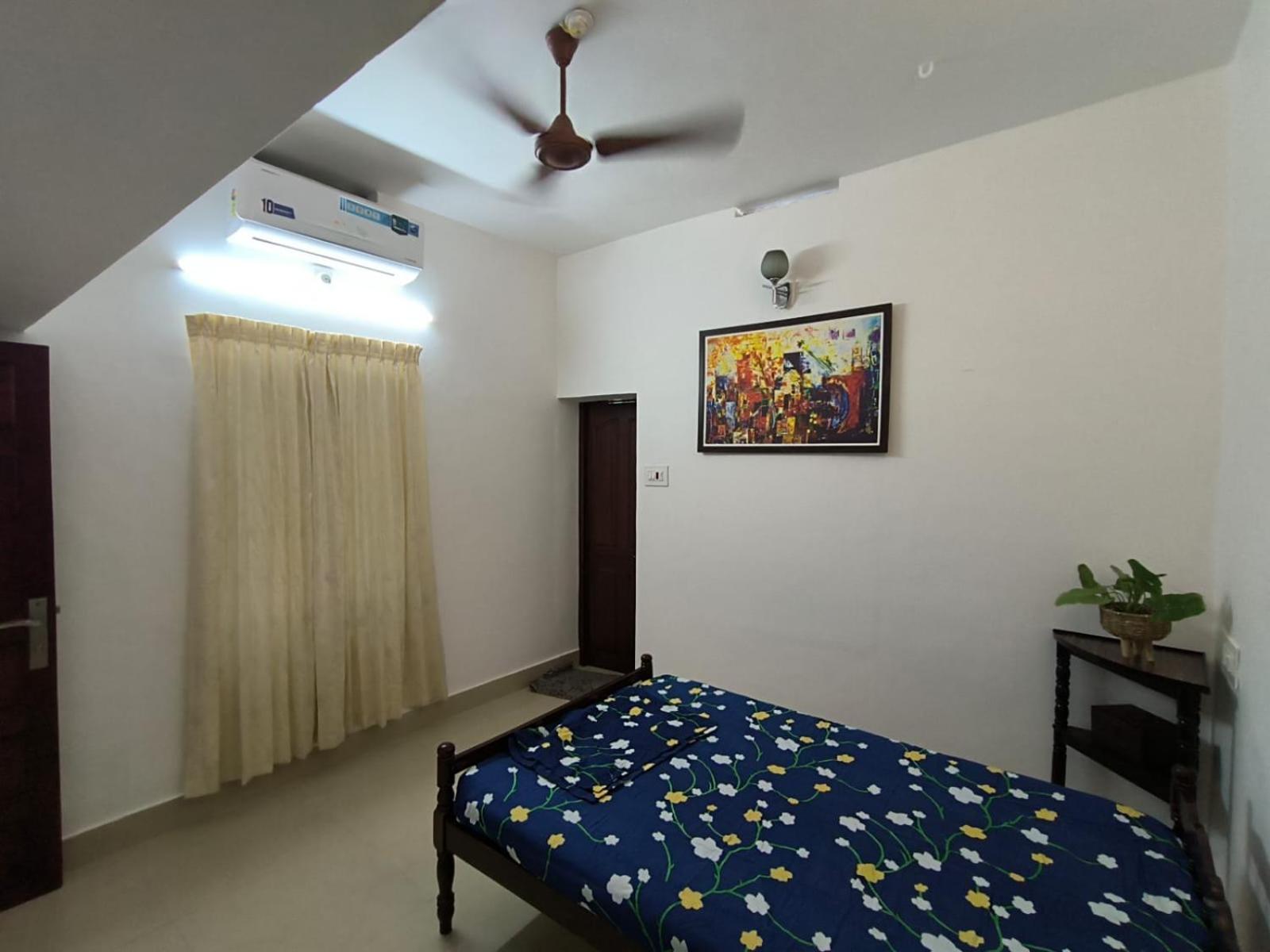 White House Villa Thrissur Bagian luar foto