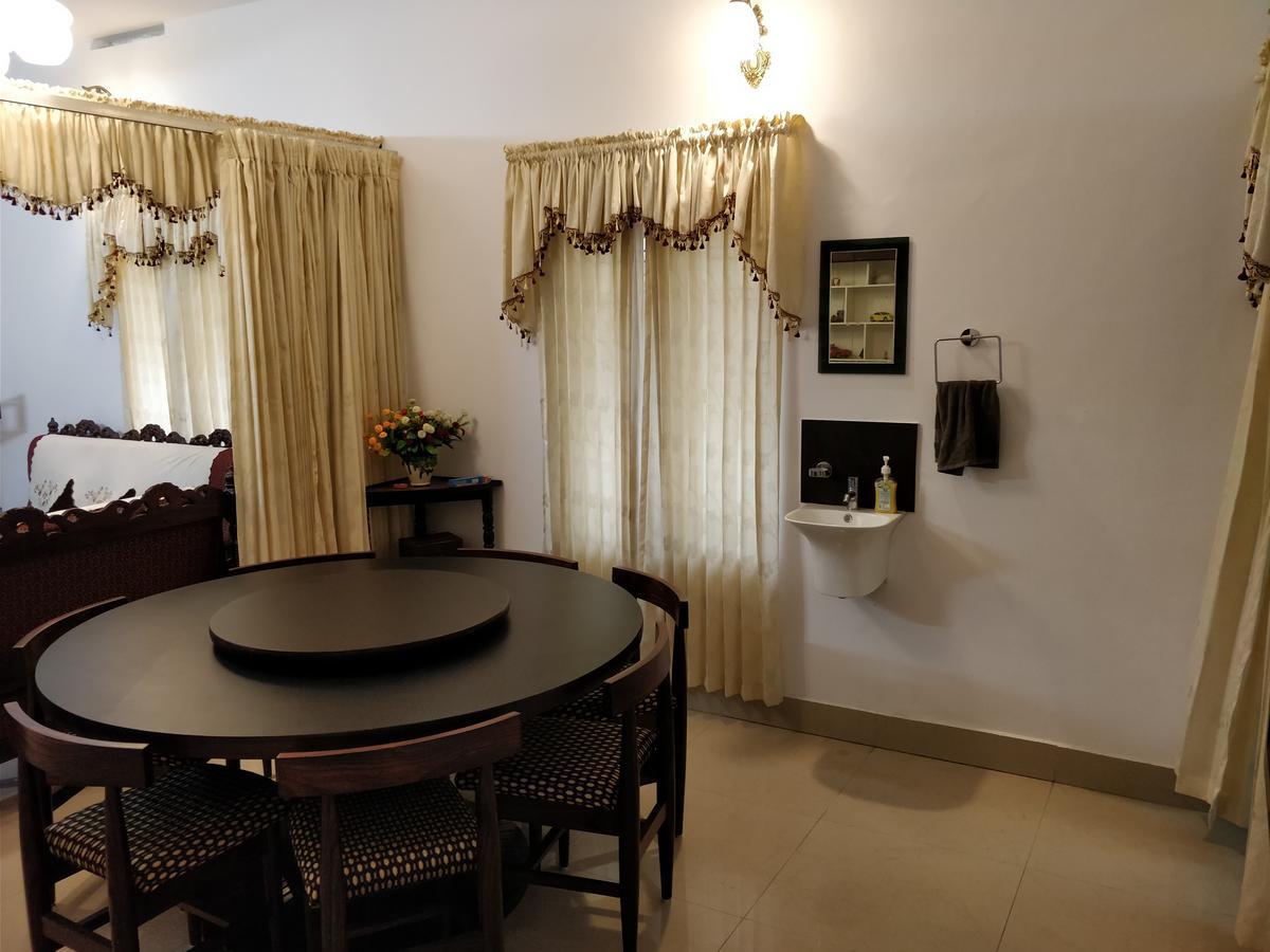 White House Villa Thrissur Bagian luar foto